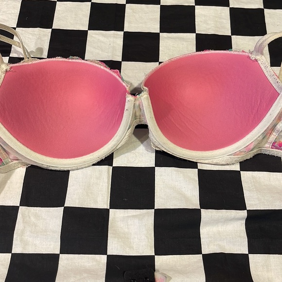 Victorias Secret Push-Up Balcony Bras - Size 36C - Picture 6 of 8